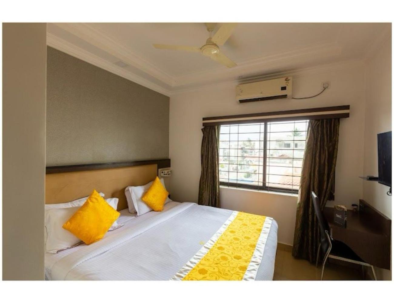 The Grand Krishna Luxury Hotel, Chikmagalūr Extérieur photo